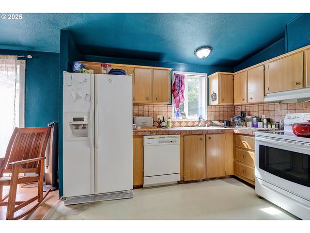 2570 Rosebay St, Eugene, OR 97402