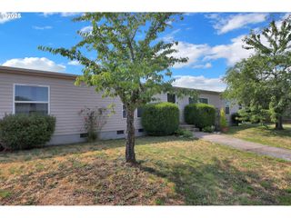 2570 Rosebay St, Eugene, OR 97402