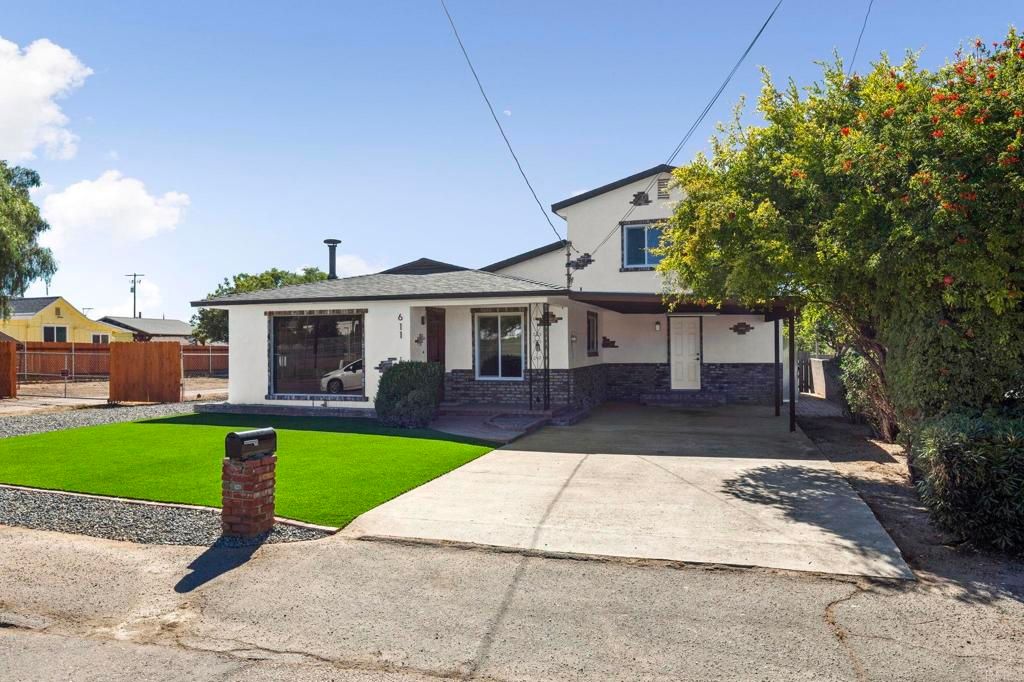 Image 2 of property listing at 611 9TH Street, Ramona, CA 92065