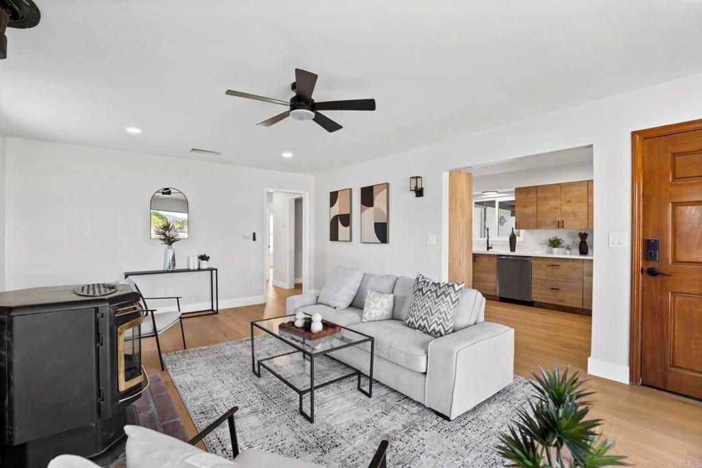 Image 4 of property listing at 611 9TH Street, Ramona, CA 92065