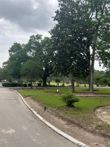 48 Robert E Lee Drive, Conroe, TX 77302