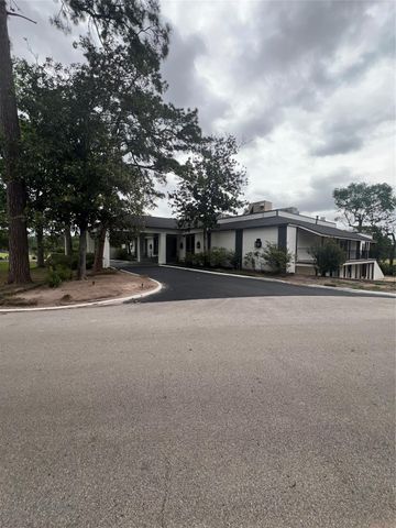 48 Robert E Lee Drive, Conroe, TX 77302