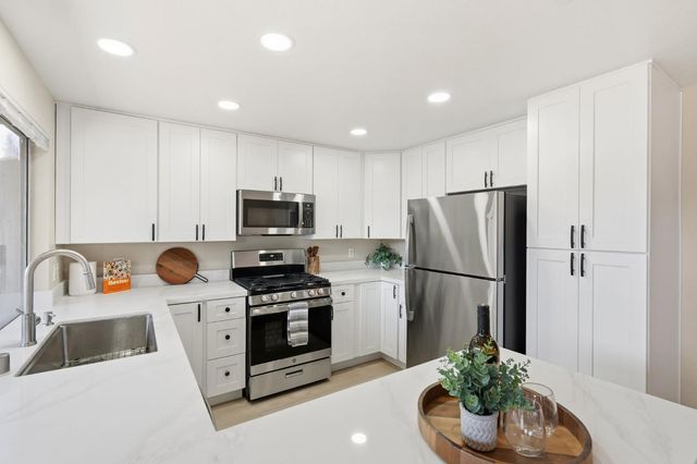 5865 Esrig Way, Sacramento, CA 95841