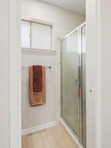 5865 Esrig Way, Sacramento, CA 95841