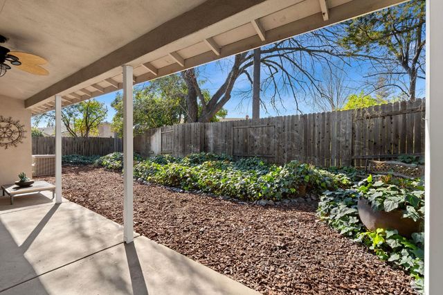 5865 Esrig Way, Sacramento, CA 95841