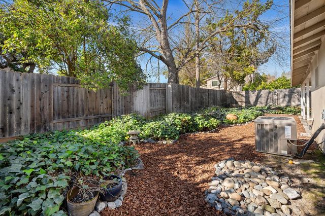 5865 Esrig Way, Sacramento, CA 95841