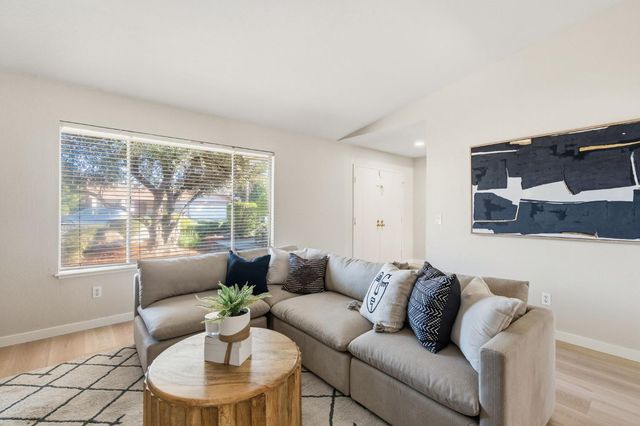 5865 Esrig Way, Sacramento, CA 95841