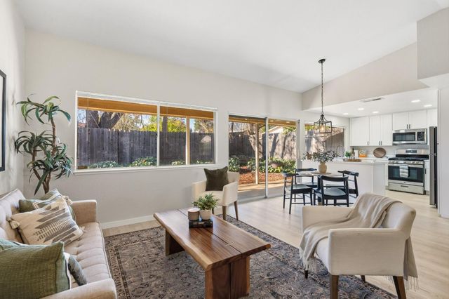 5865 Esrig Way, Sacramento, CA 95841