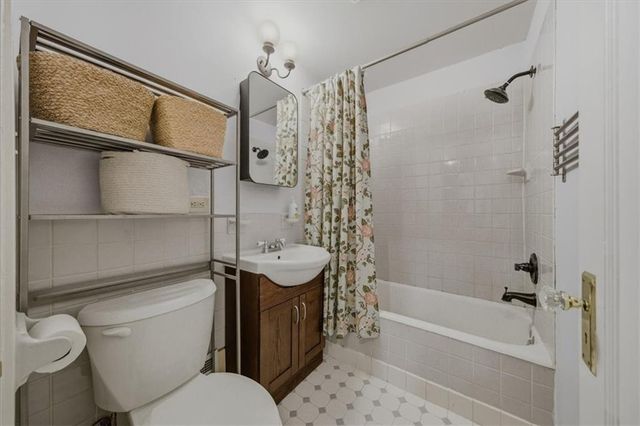 415 E 70th Street, Kansas City, MO 64131