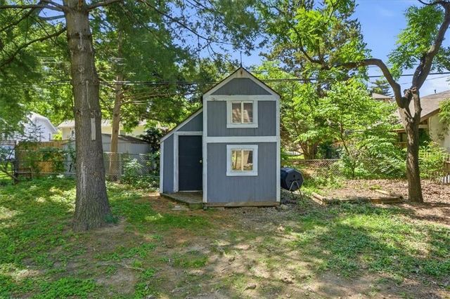415 E 70th Street, Kansas City, MO 64131