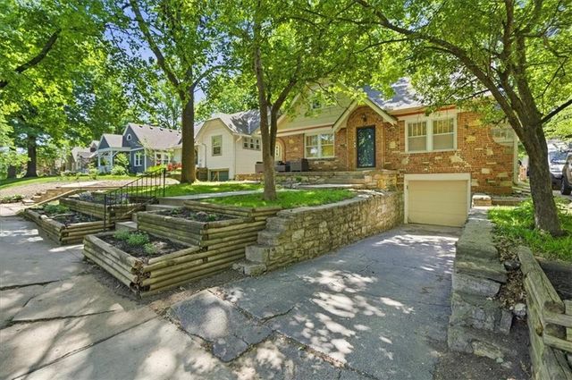 415 E 70th Street, Kansas City, MO 64131