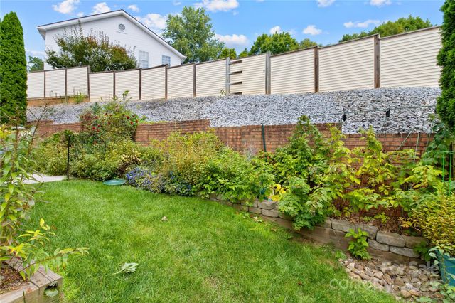 129 Exeter Court, Hendersonville, NC 28791