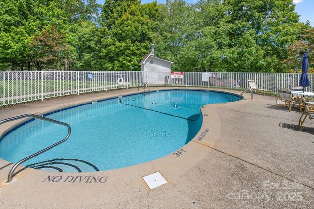 129 Exeter Court, Hendersonville, NC 28791
