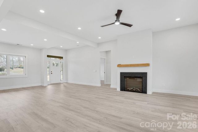 1500 Avalon Oaks Court, Dallas, NC 28034