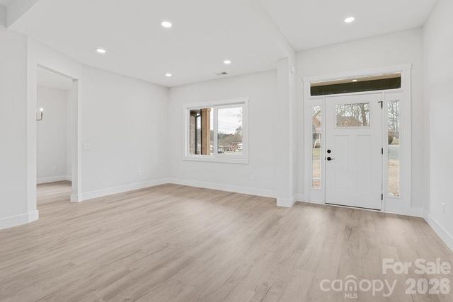 1500 Avalon Oaks Court, Dallas, NC 28034