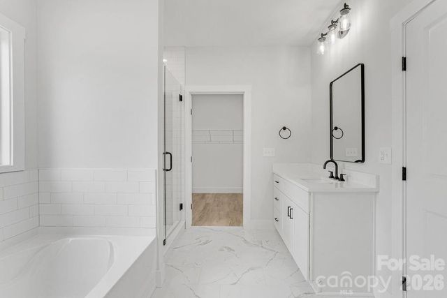 1500 Avalon Oaks Court, Dallas, NC 28034