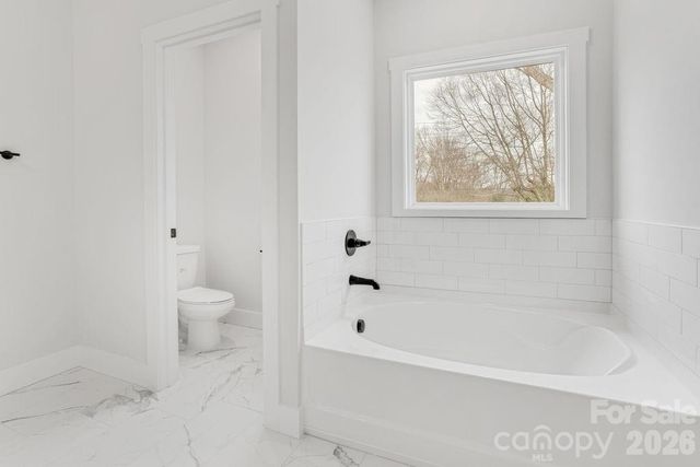 1500 Avalon Oaks Court, Dallas, NC 28034