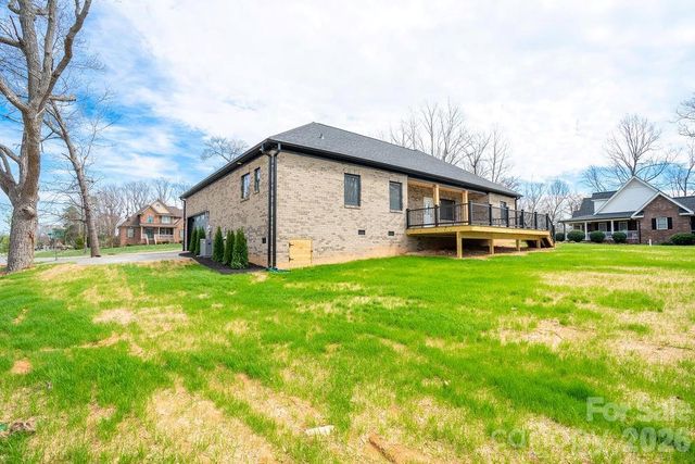 1500 Avalon Oaks Court, Dallas, NC 28034