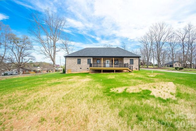 1500 Avalon Oaks Court, Dallas, NC 28034