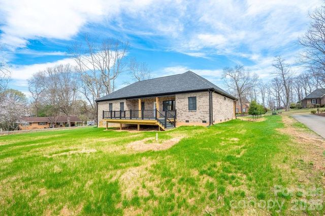 1500 Avalon Oaks Court, Dallas, NC 28034