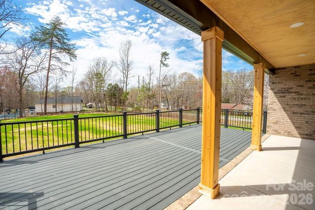 1500 Avalon Oaks Court, Dallas, NC 28034