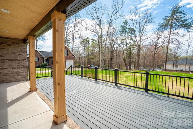 1500 Avalon Oaks Court, Dallas, NC 28034