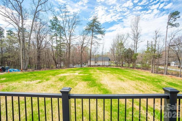 1500 Avalon Oaks Court, Dallas, NC 28034