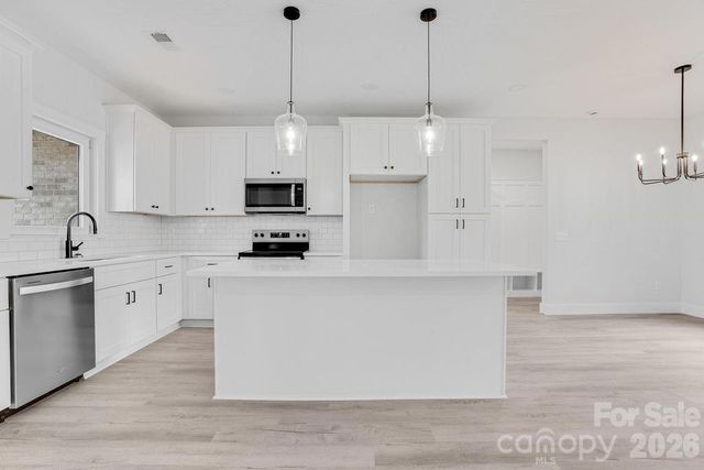 1500 Avalon Oaks Court, Dallas, NC 28034