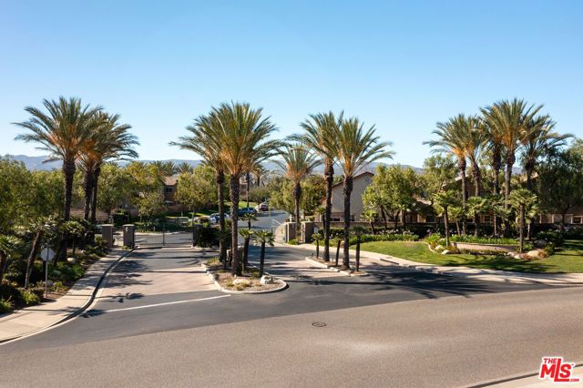 24 Skyflower Lane, Simi Valley, CA 93065