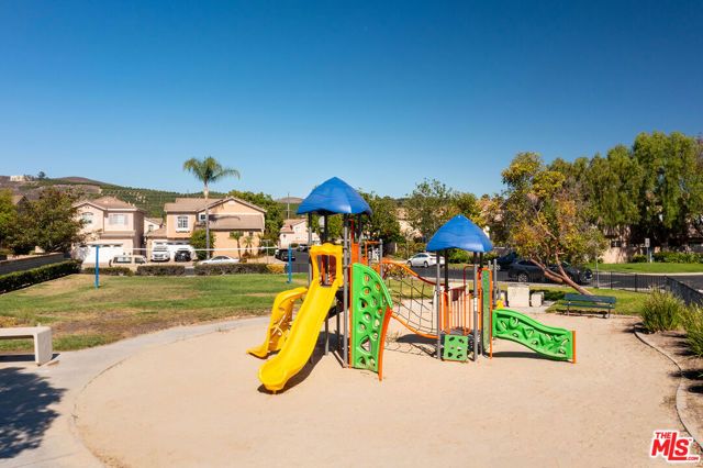 24 Skyflower Lane, Simi Valley, CA 93065