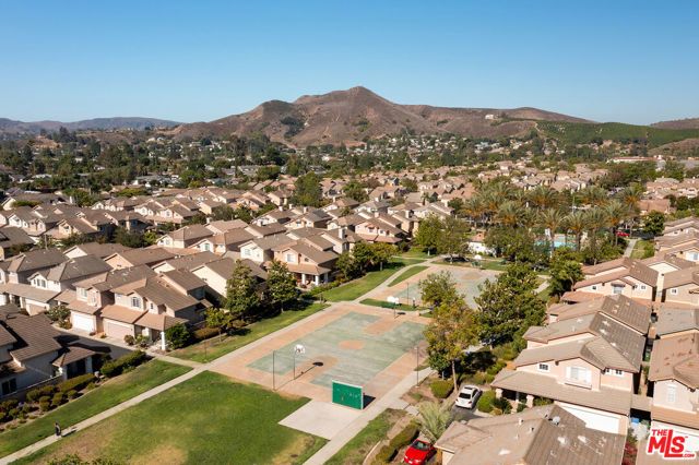 24 Skyflower Lane, Simi Valley, CA 93065