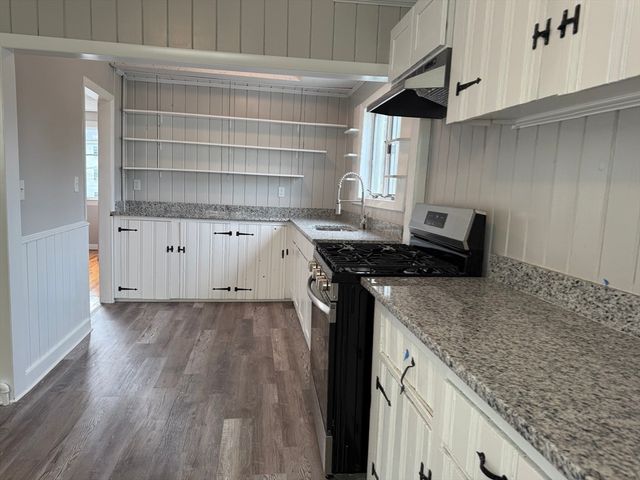 33 Norwood St, Fall River, MA 02723
