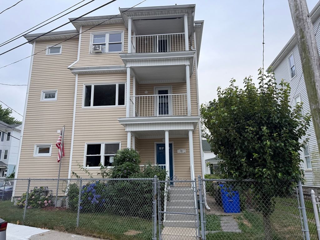 33 Norwood St, Fall River, MA 02723