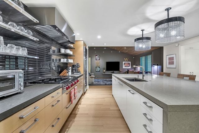 6 Baldwin Circle, Weston, MA 02493