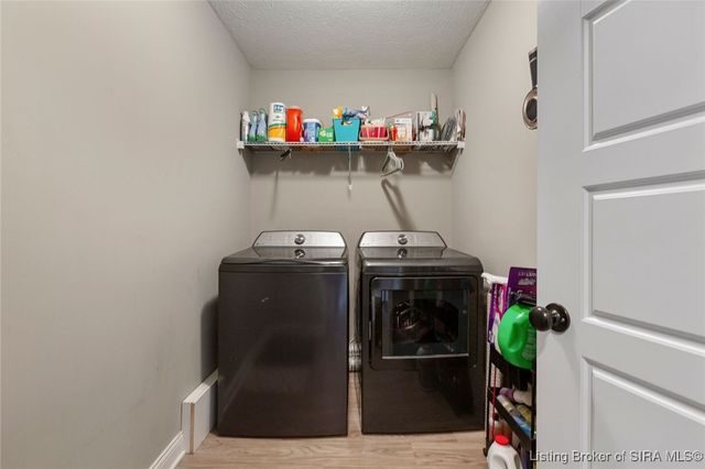 812 Twin Oaks Drive, Henryville, IN 47126