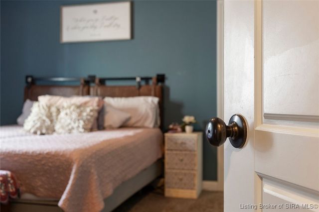 812 Twin Oaks Drive, Henryville, IN 47126