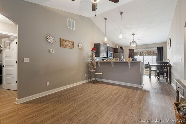 812 Twin Oaks Drive, Henryville, IN 47126