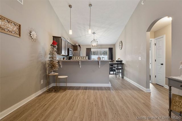 812 Twin Oaks Drive, Henryville, IN 47126