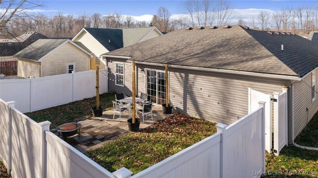 812 Twin Oaks Drive, Henryville, IN 47126