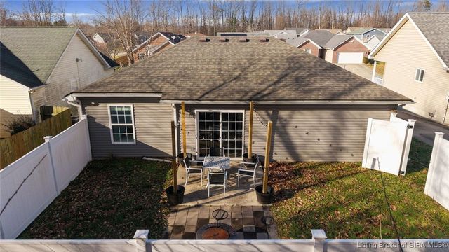 812 Twin Oaks Drive, Henryville, IN 47126