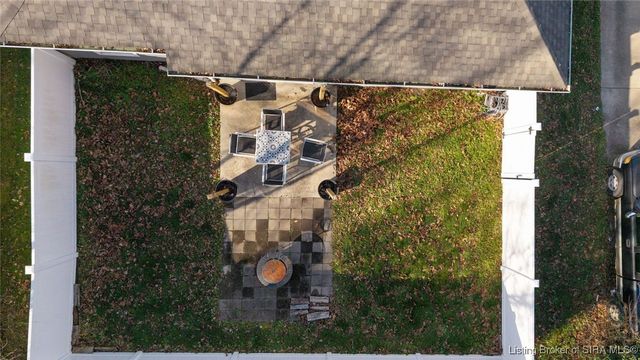 812 Twin Oaks Drive, Henryville, IN 47126