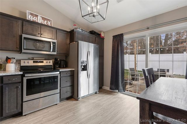 812 Twin Oaks Drive, Henryville, IN 47126