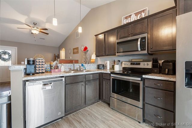 812 Twin Oaks Drive, Henryville, IN 47126