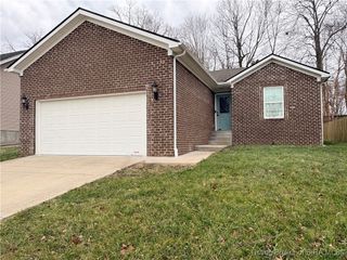 812 Twin Oaks Drive, Henryville, IN 47126