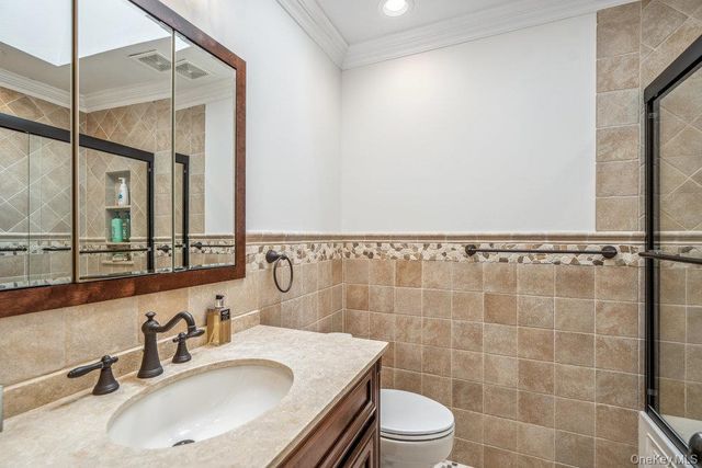 10 Pond View Court, Jericho, NY 11753