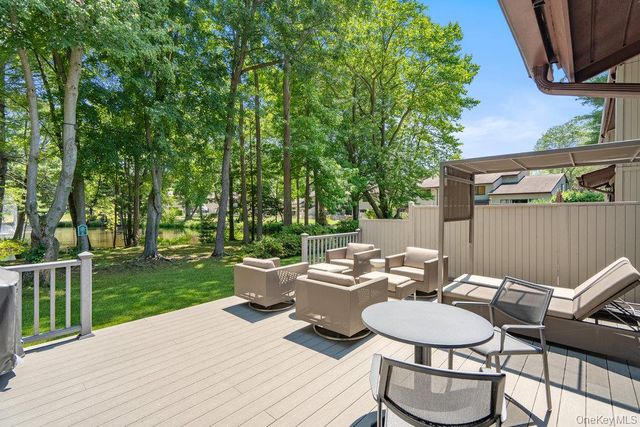 10 Pond View Court, Jericho, NY 11753