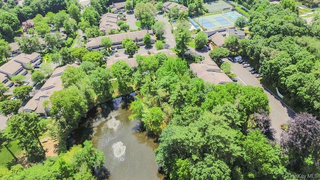 10 Pond View Court, Jericho, NY 11753