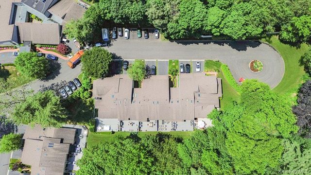 10 Pond View Court, Jericho, NY 11753