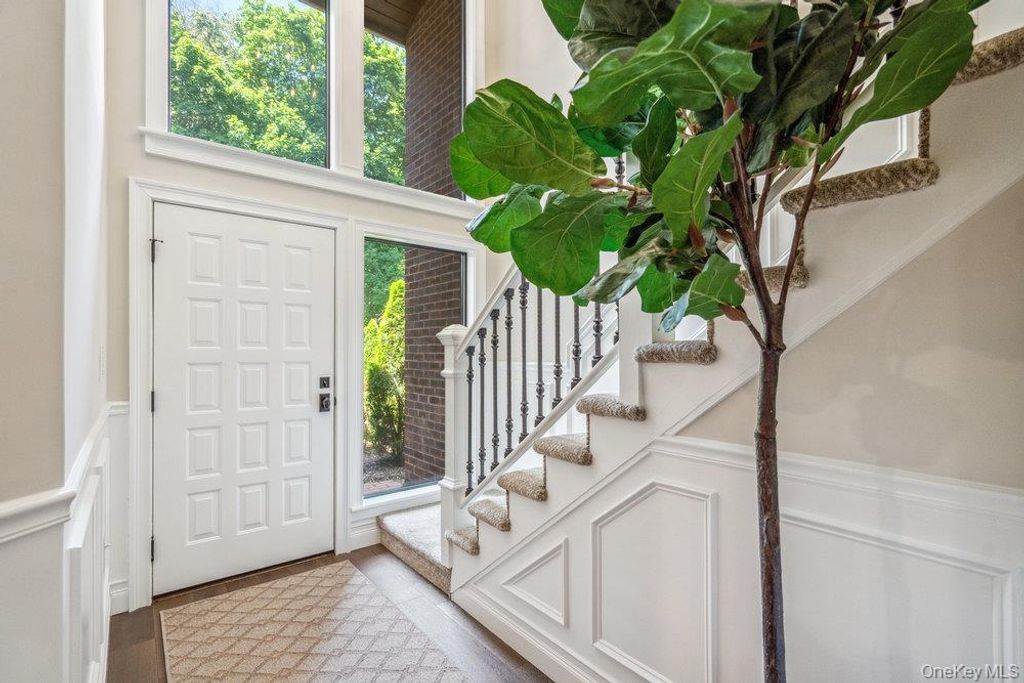 10 Pond View Court, Jericho, NY 11753 — photo 2