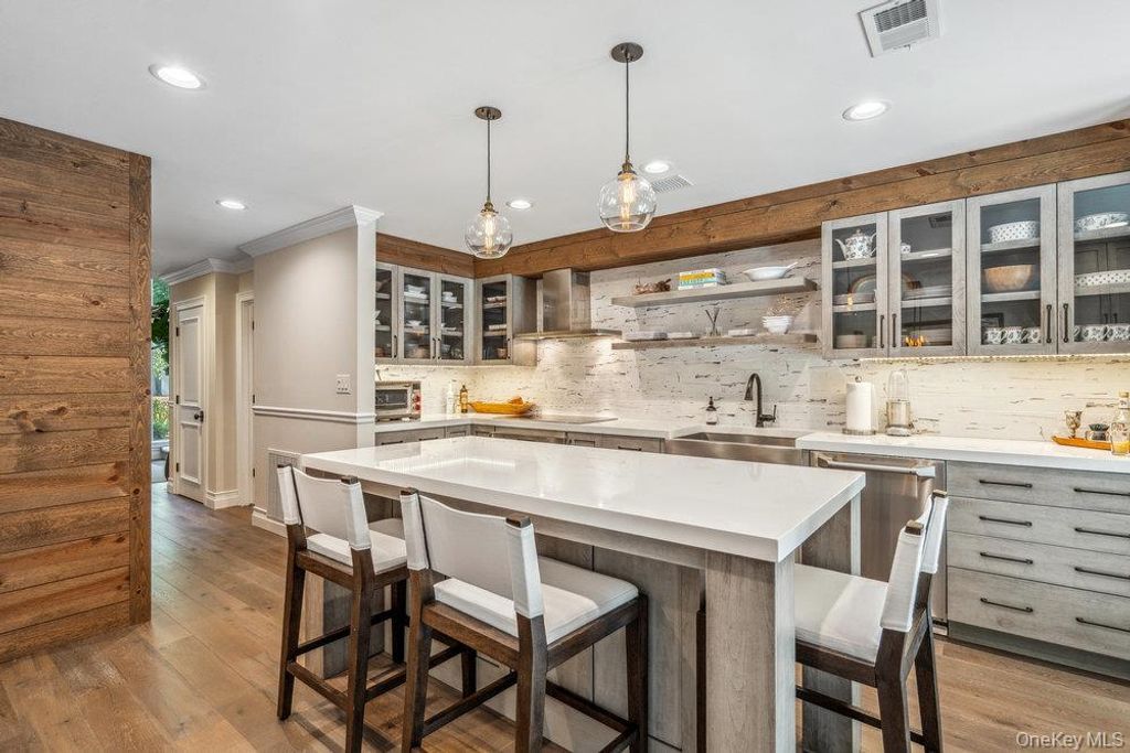 10 Pond View Court, Jericho, NY 11753 — photo 4